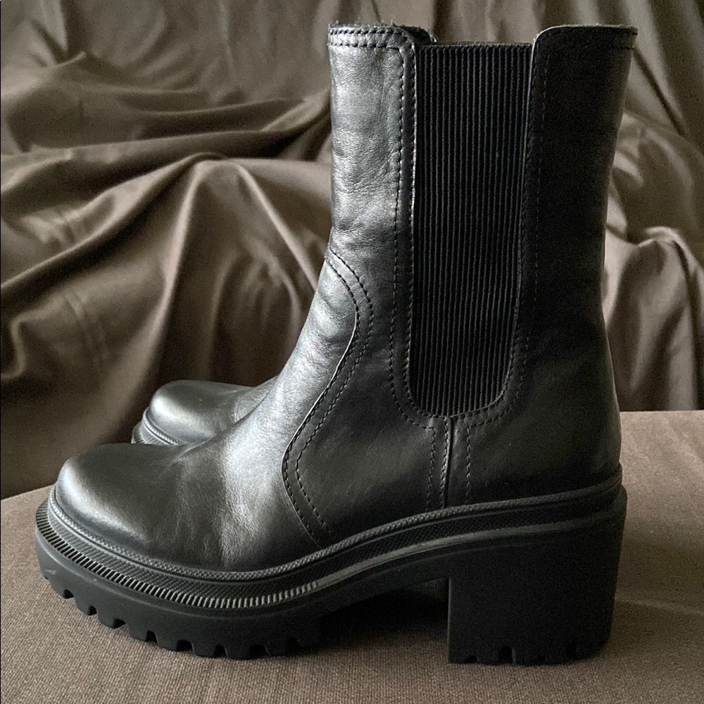 NEW Inuovo Black Leather Ankle Booties chelsea